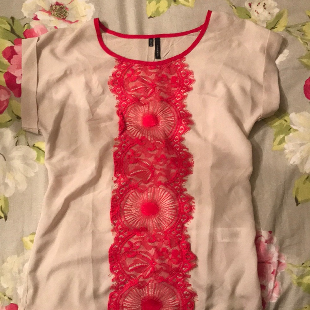 Short sleeved top